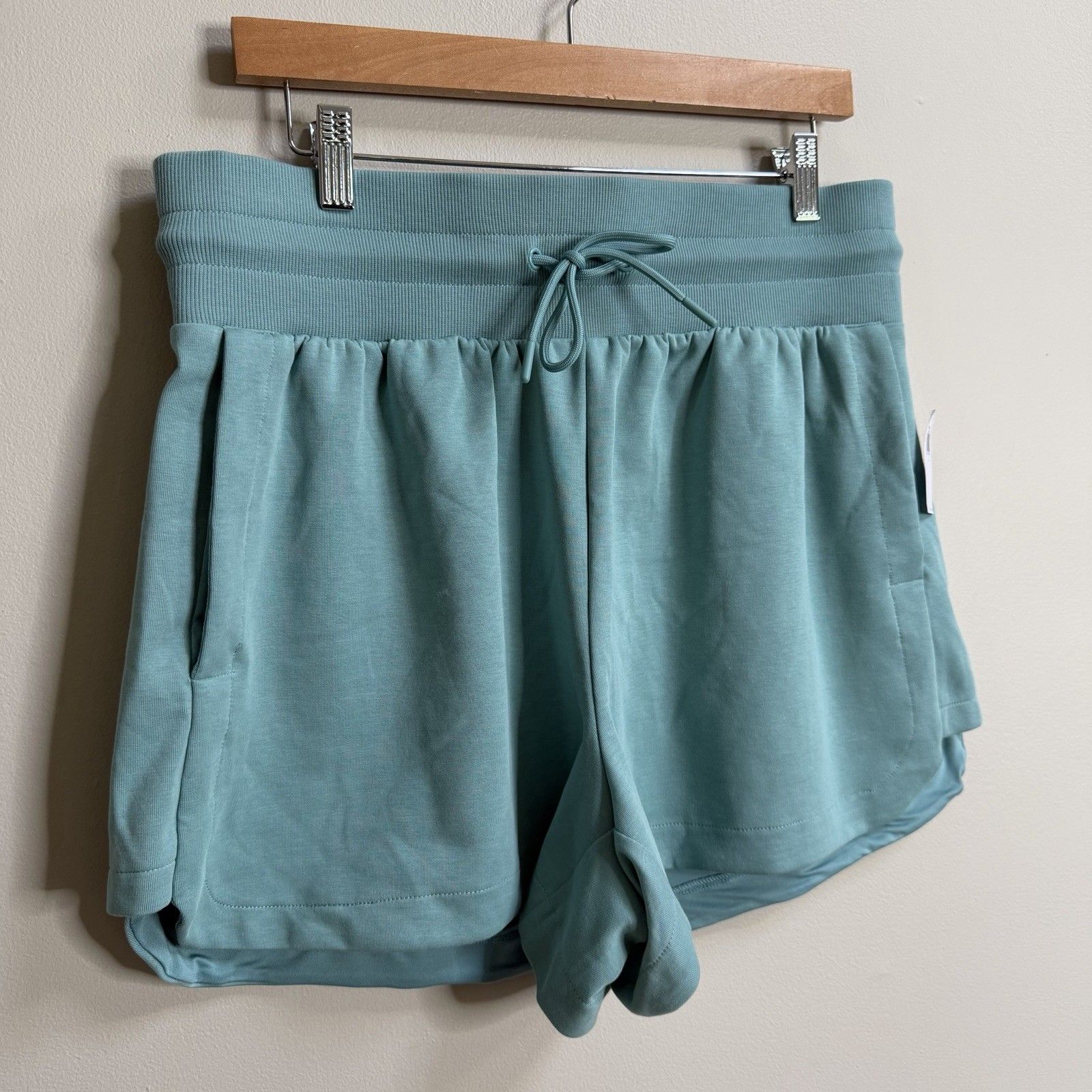 Old Navy Luminous Blue Extra High-Waisted Dynamic Fleece Sweat Shorts Large — image 3 of 8